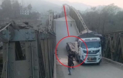  भारतीय लरीकाे भारले दुम्कीबासमा पुल भाँचियो 